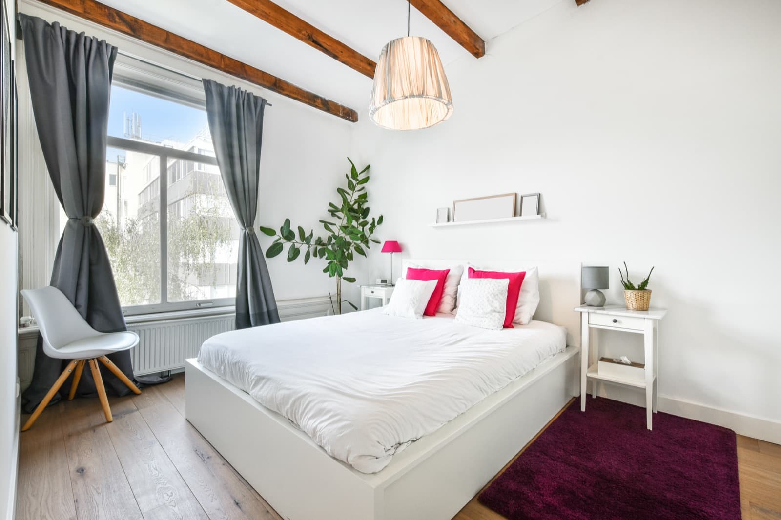 A furnished, ready-to-live-in bedroom
